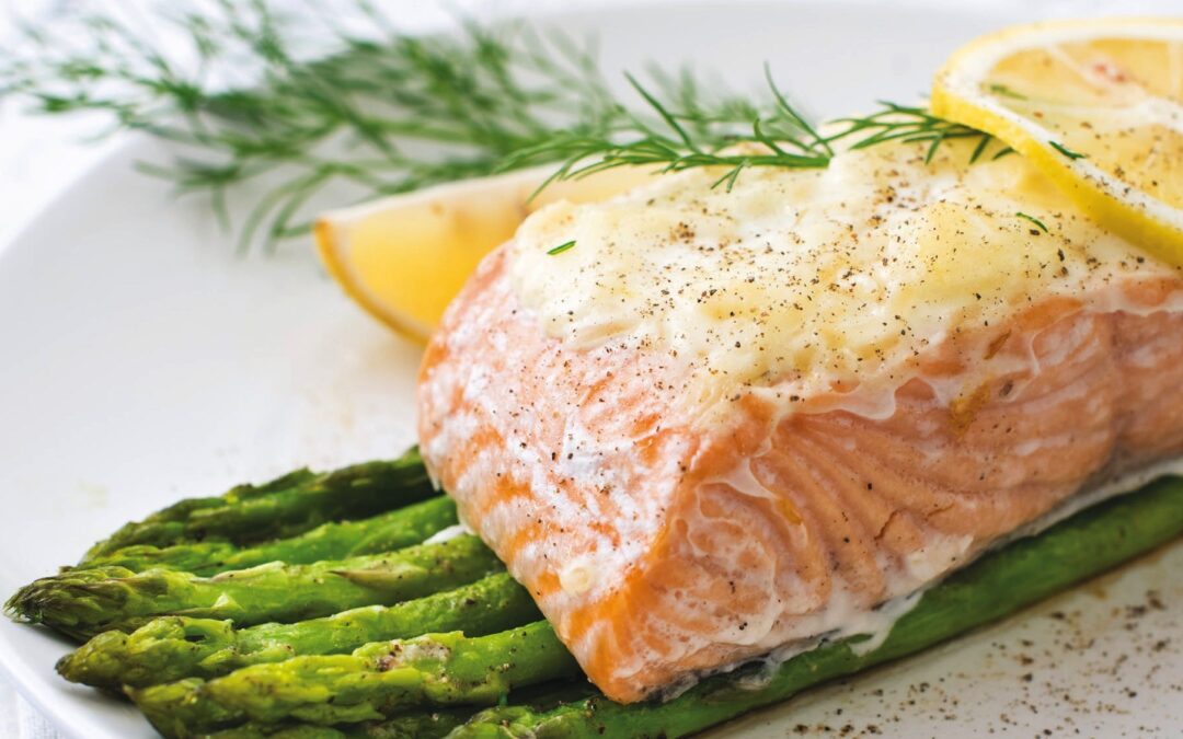 Parmesan-crusted salmon bake with asparagus