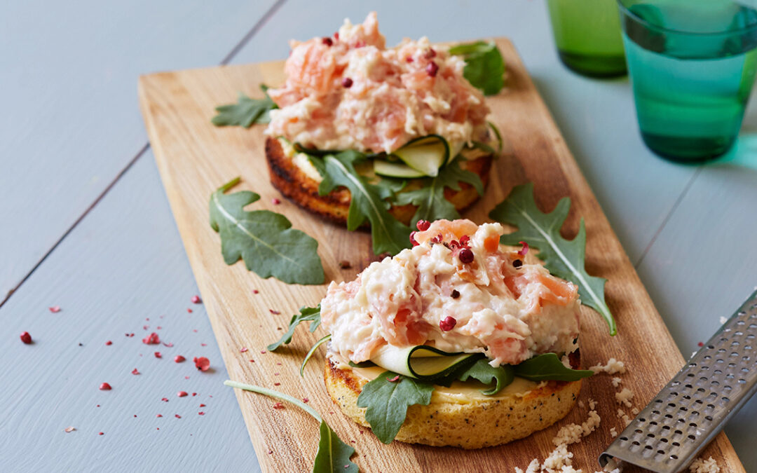 Keto sandwich with smoked salmon & horseradish cream