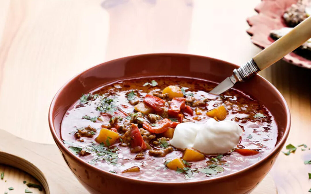 Low-carb goulash soup