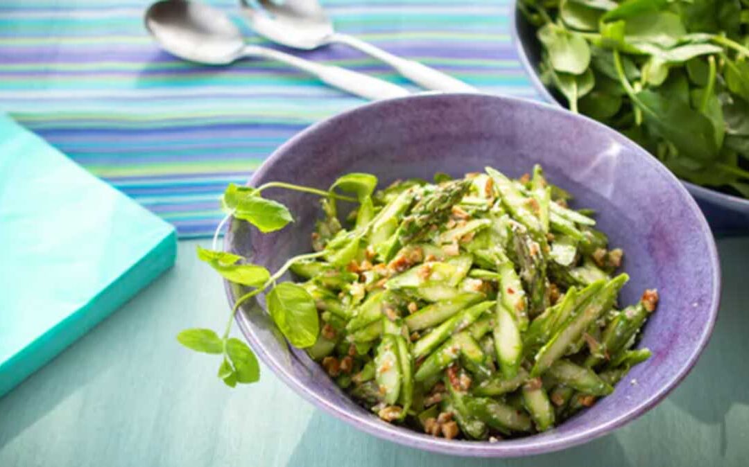 Low-carb Asparagus Aalad with Walnuts