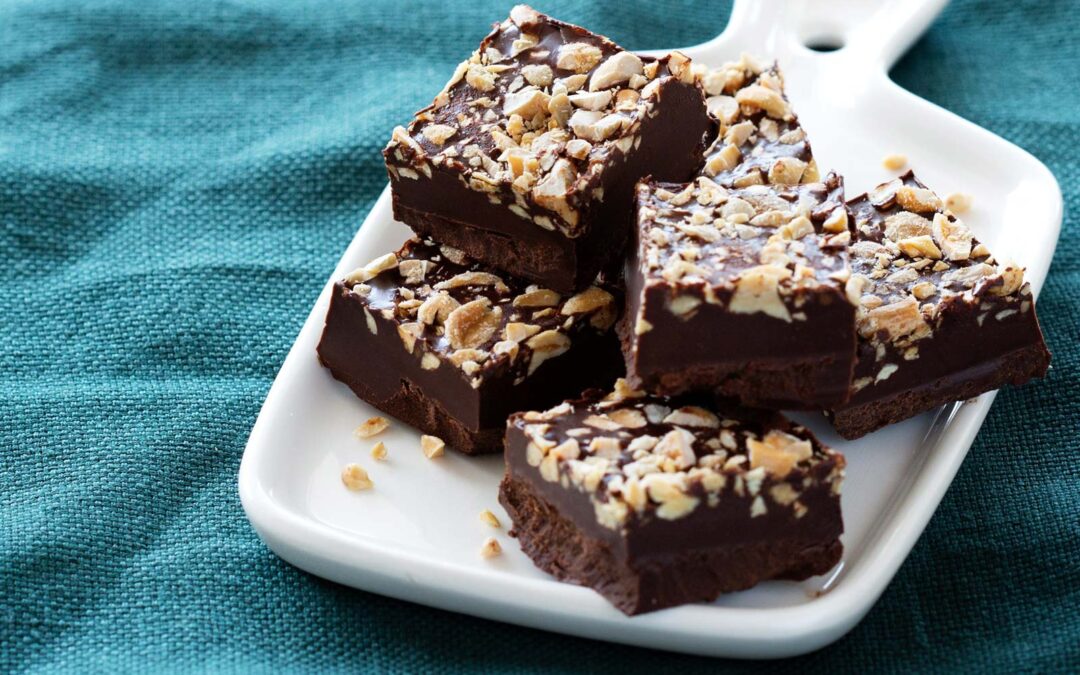 Low-carb chocolate and peanut squares