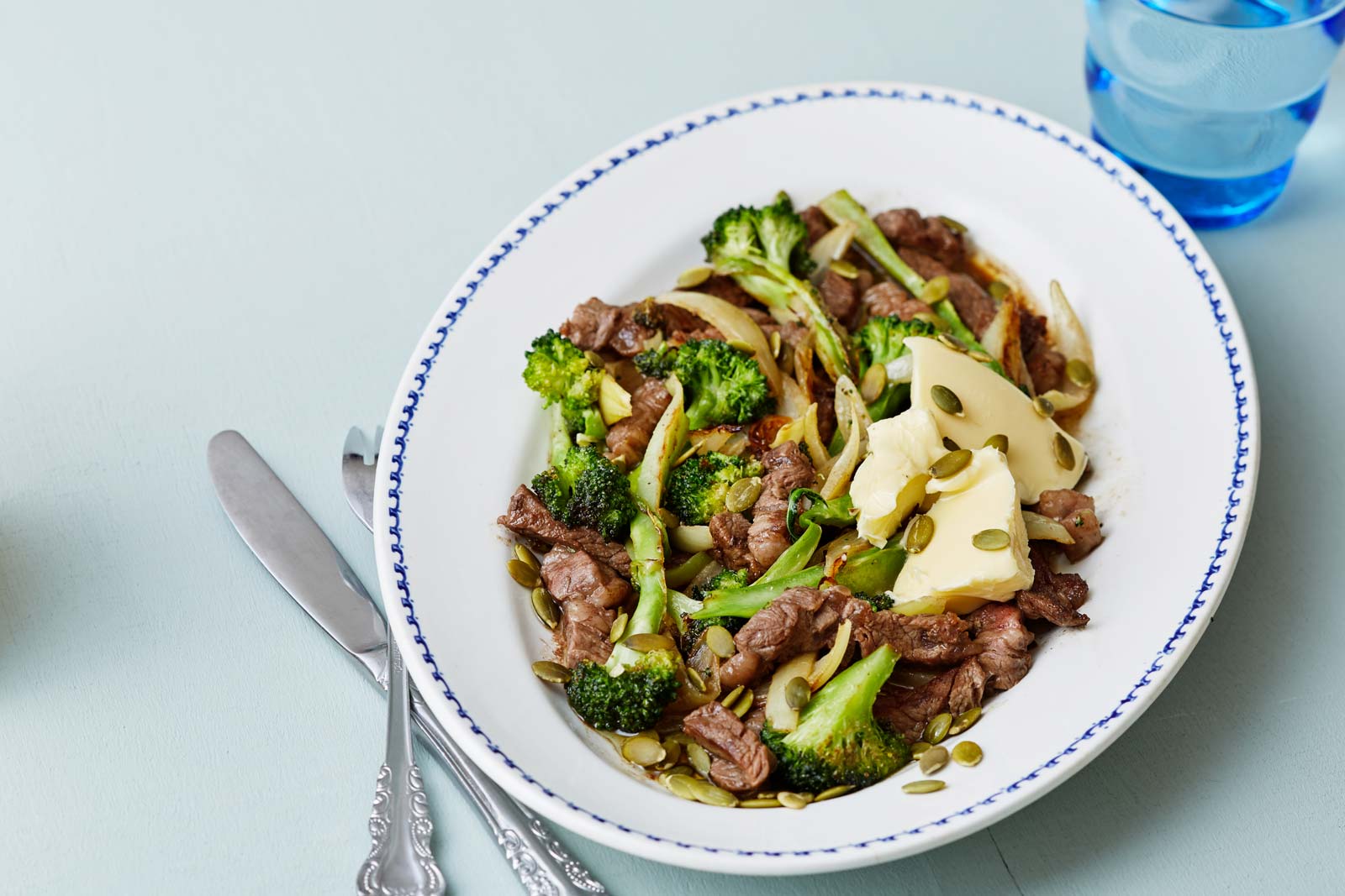 Steak-and-broccoli-stir-fry-with-toasted-pumpkin-seeds